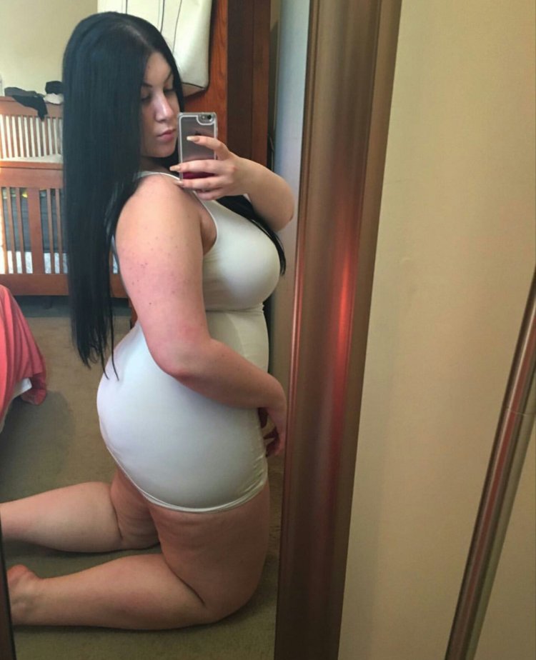 Chubby Bra selfie