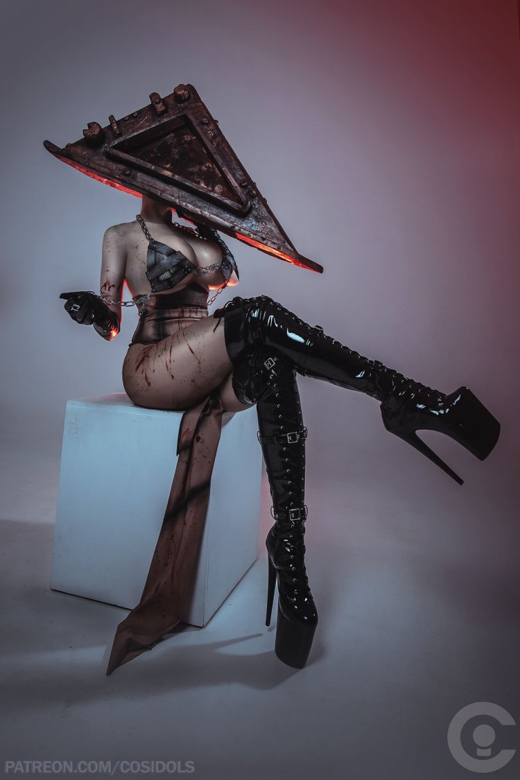 Pyramid Head Silent Hill Cosplay