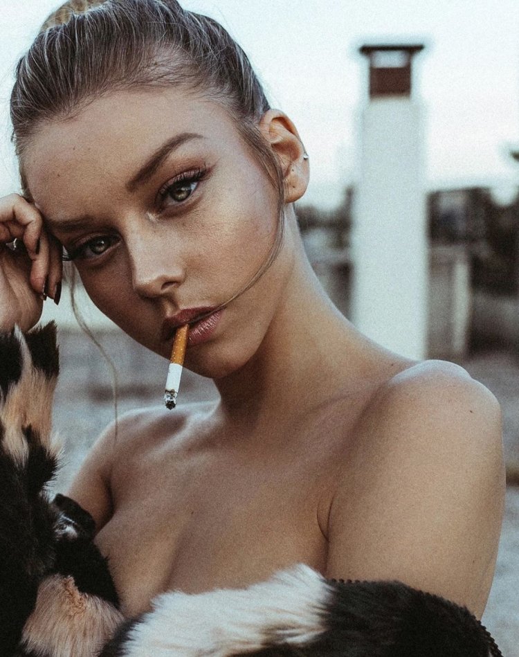 Esther Exposito 2019