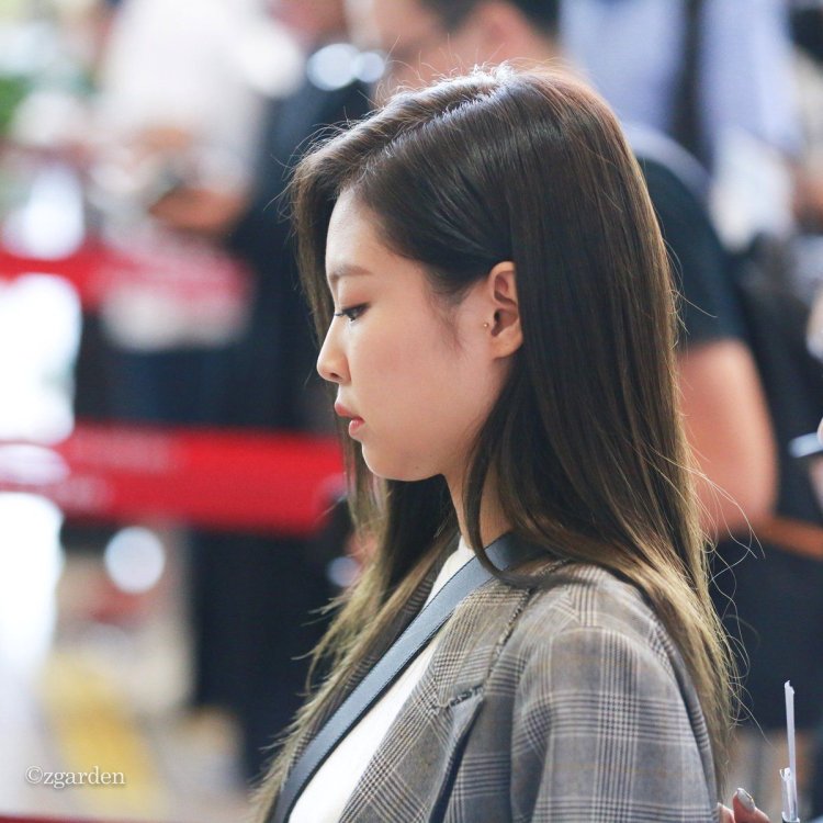 Jennie BLACKPINK face profile