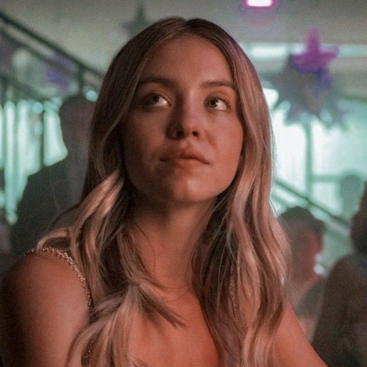 Sydney Sweeney (Cassie Howard)