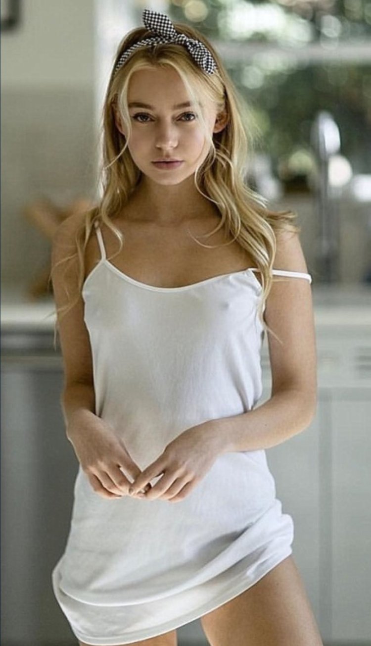 Cassie Brown 20 year old model