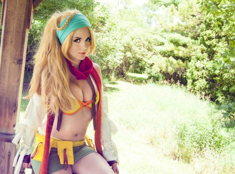 Final Fantasy Rikku Cosplayer
