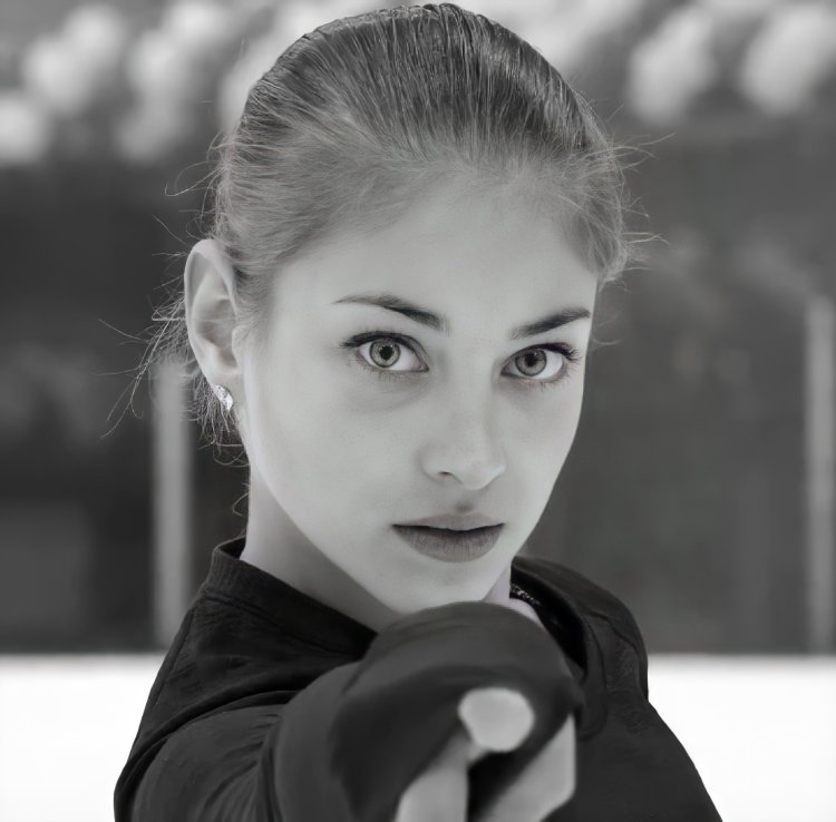 Blonde from the back