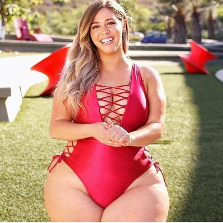 Curvy African American women