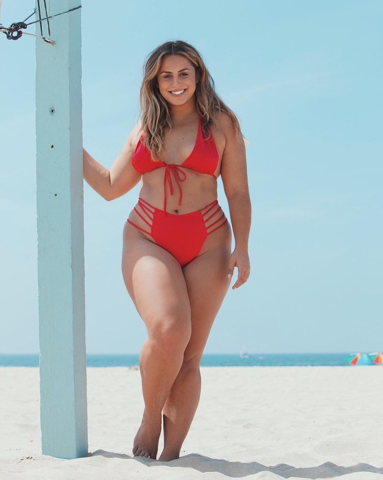 Gisele Lynette in jeans