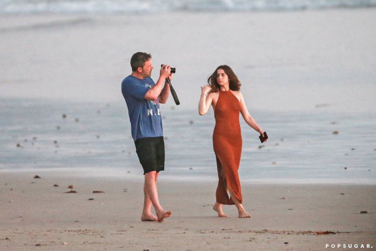 Ana de Armas and Ben Affleck on the beach