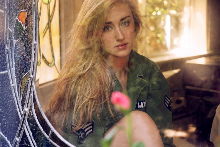 Ashley Johnson 2019