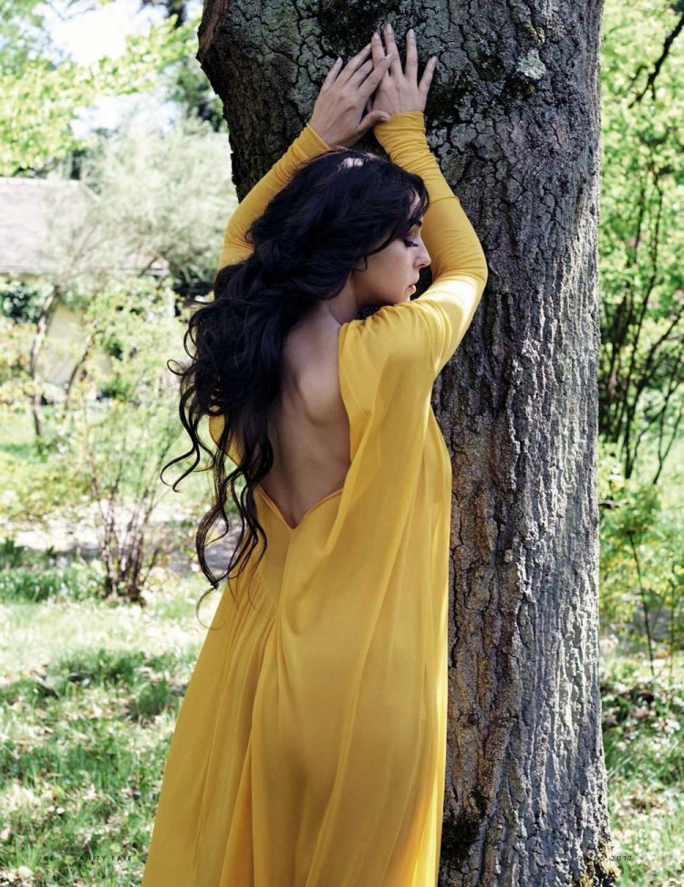 Monica Bellucci in yellow