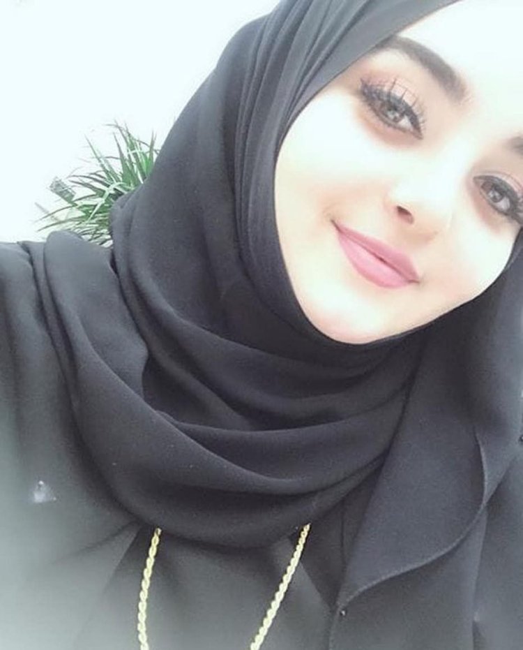 Muslim beautiful girls with beautiful lips pictures