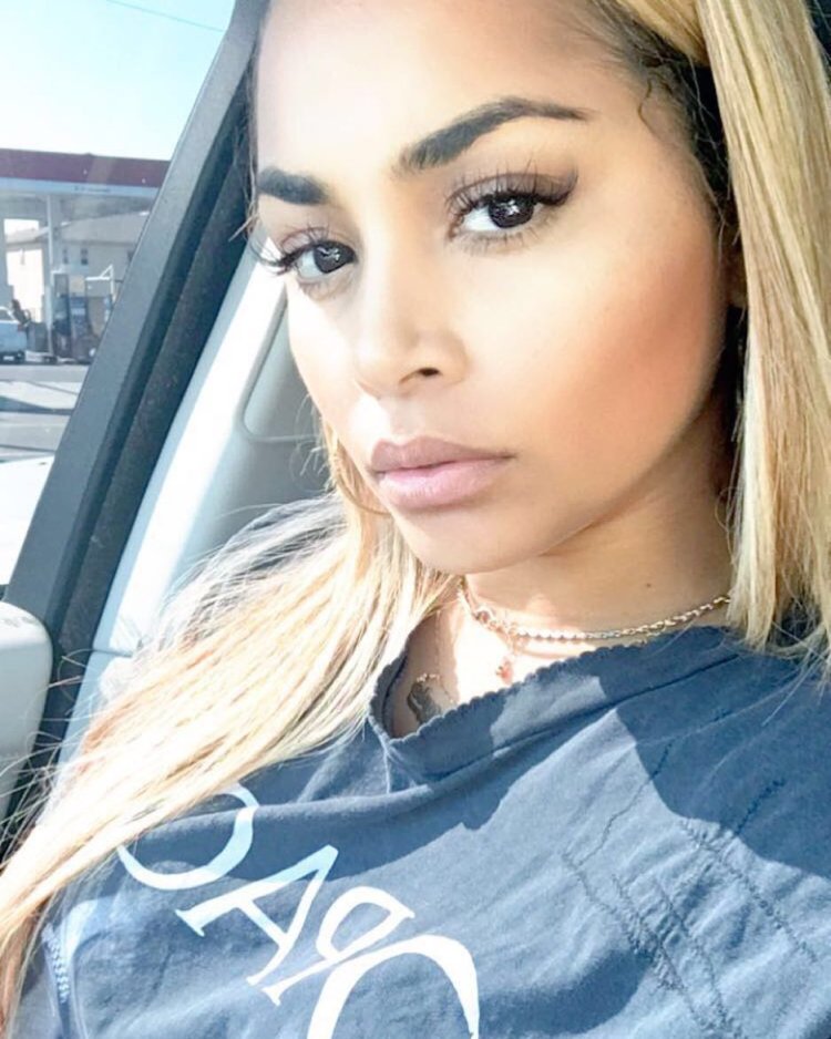 Indian model Eshanya maxwanya v krasivie platya foto