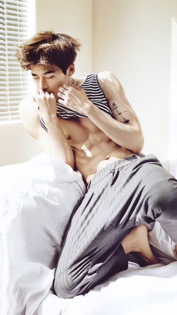 Lee jong suk body
