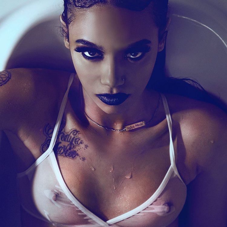 Women in pantyhose in car