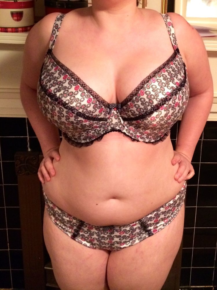 Fat big Bra mom
