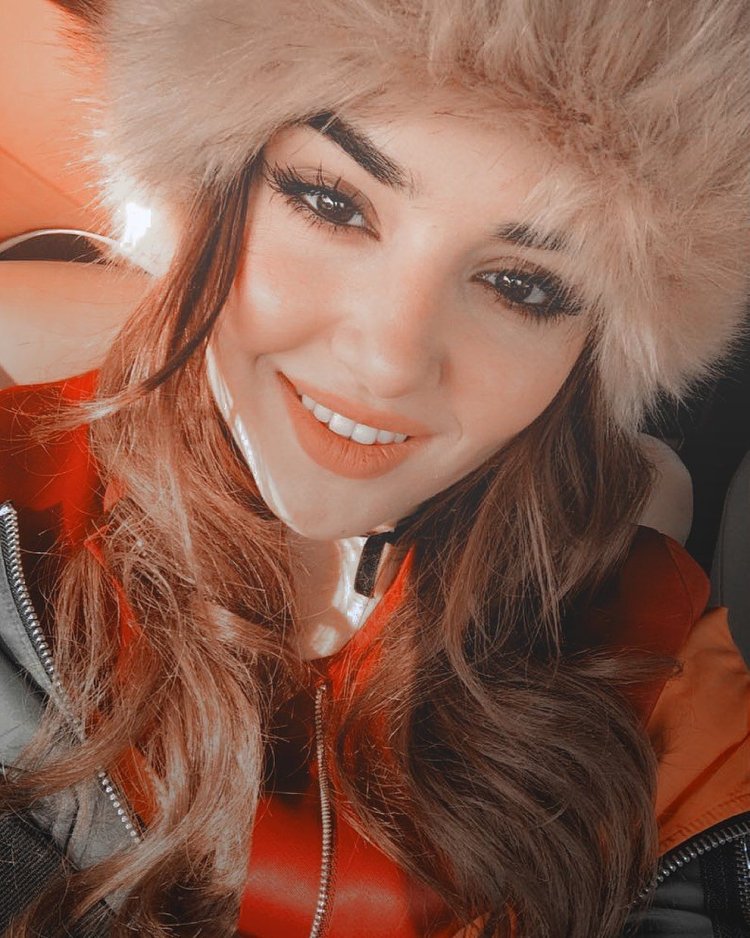 Doppelgänger of Hande Erçel