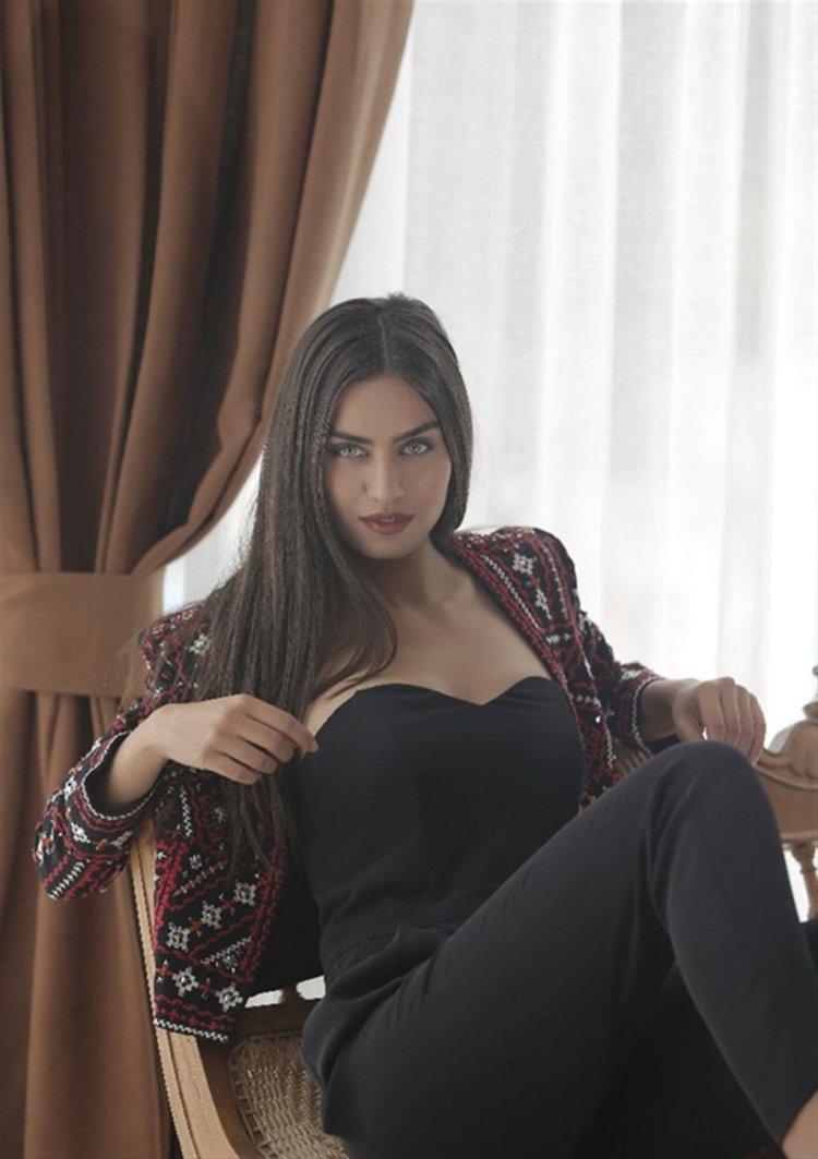 Actress Amine Gulshen