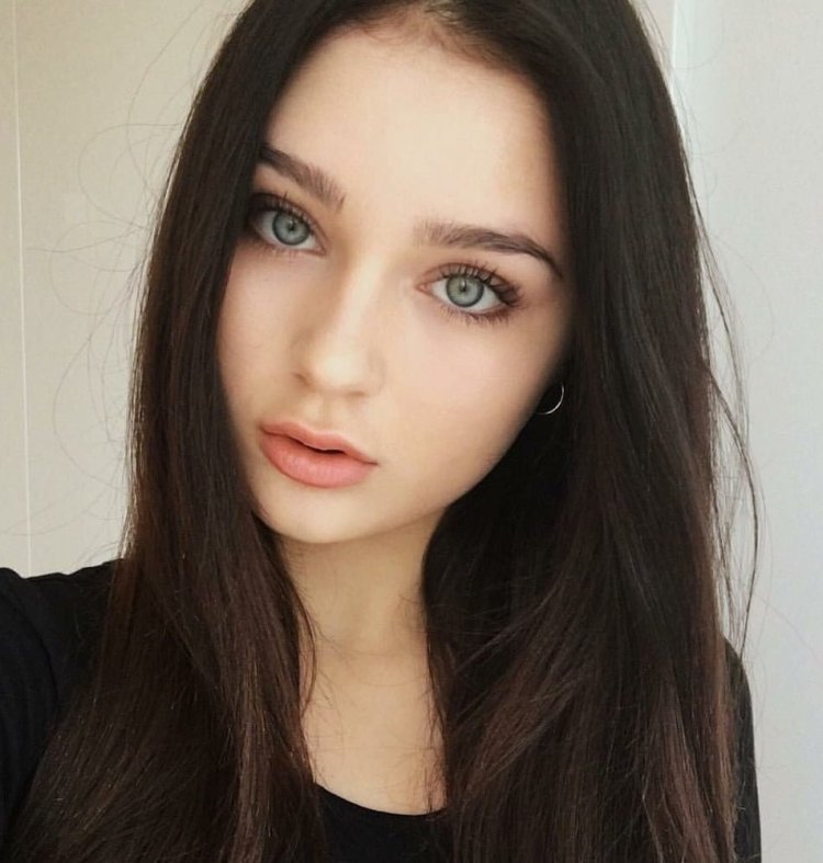 Sophie knight selfie