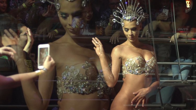 Carmen Carrera Burlesque