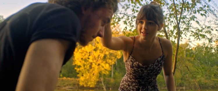 Elena Kampouris 2019