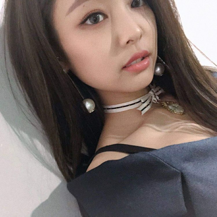 Jennie Kim Selfie