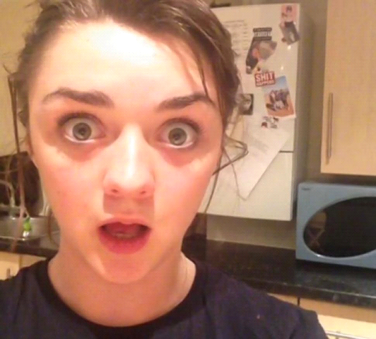 Maisie Williams open mouth