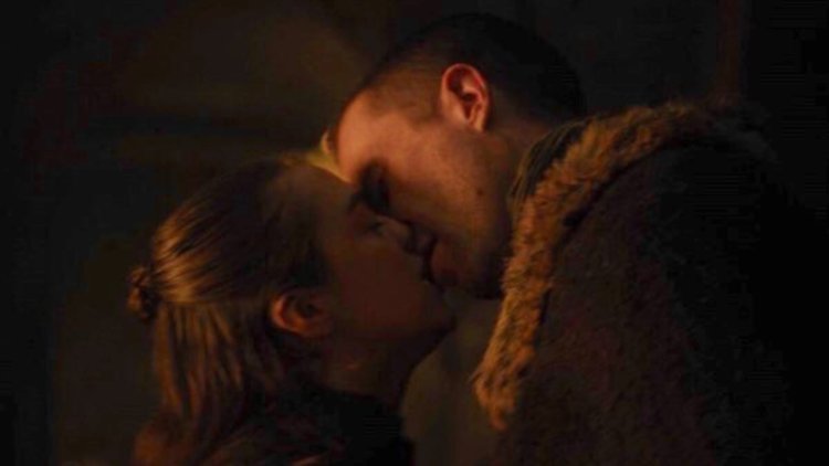 Arya Stark and Gendry Baratheon kiss