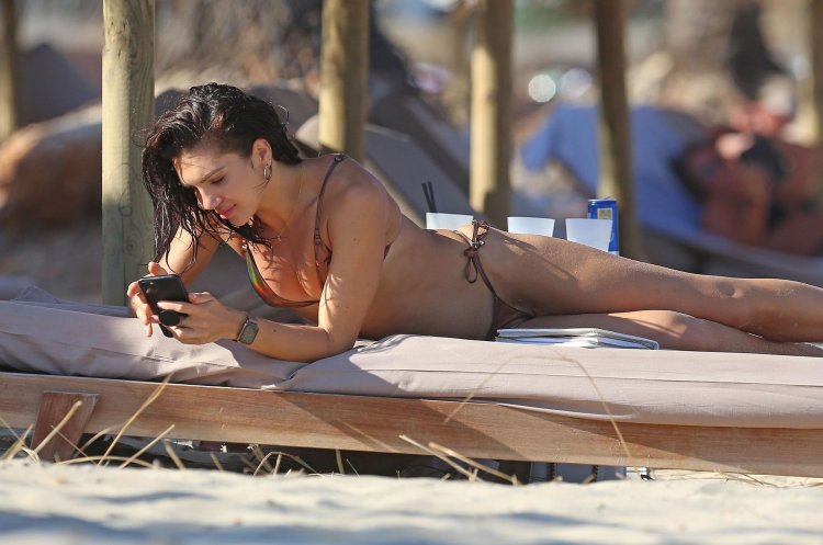 Alexandra cane paparazzi