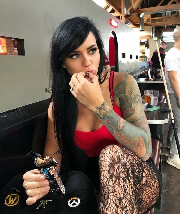 Alex Zedra Mara in Bikin