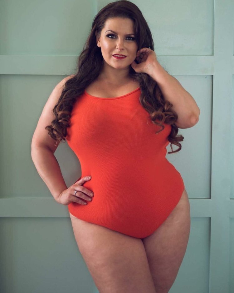 Louise Barnes model size