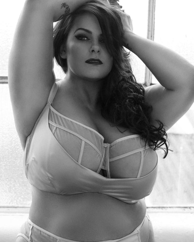 Louise Barnes model size plus