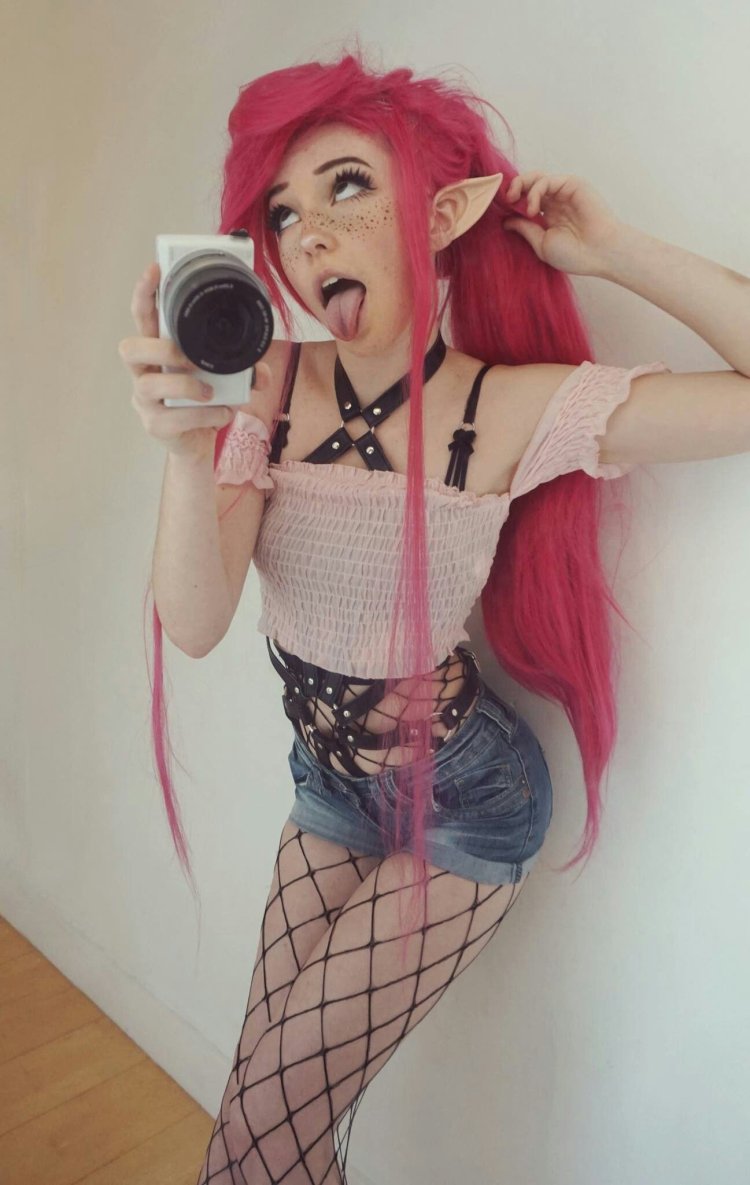 Cosplayer Delphine Belle