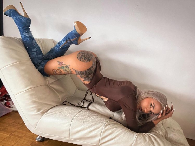 Felisja Piana Wallpaper