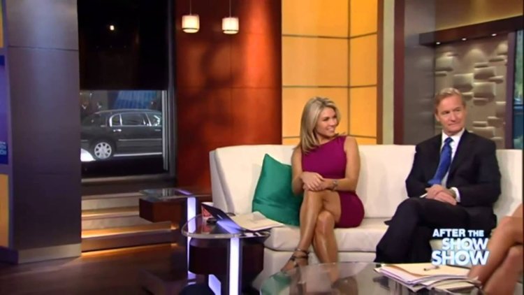 Harris Faulkner Crossed Legs
