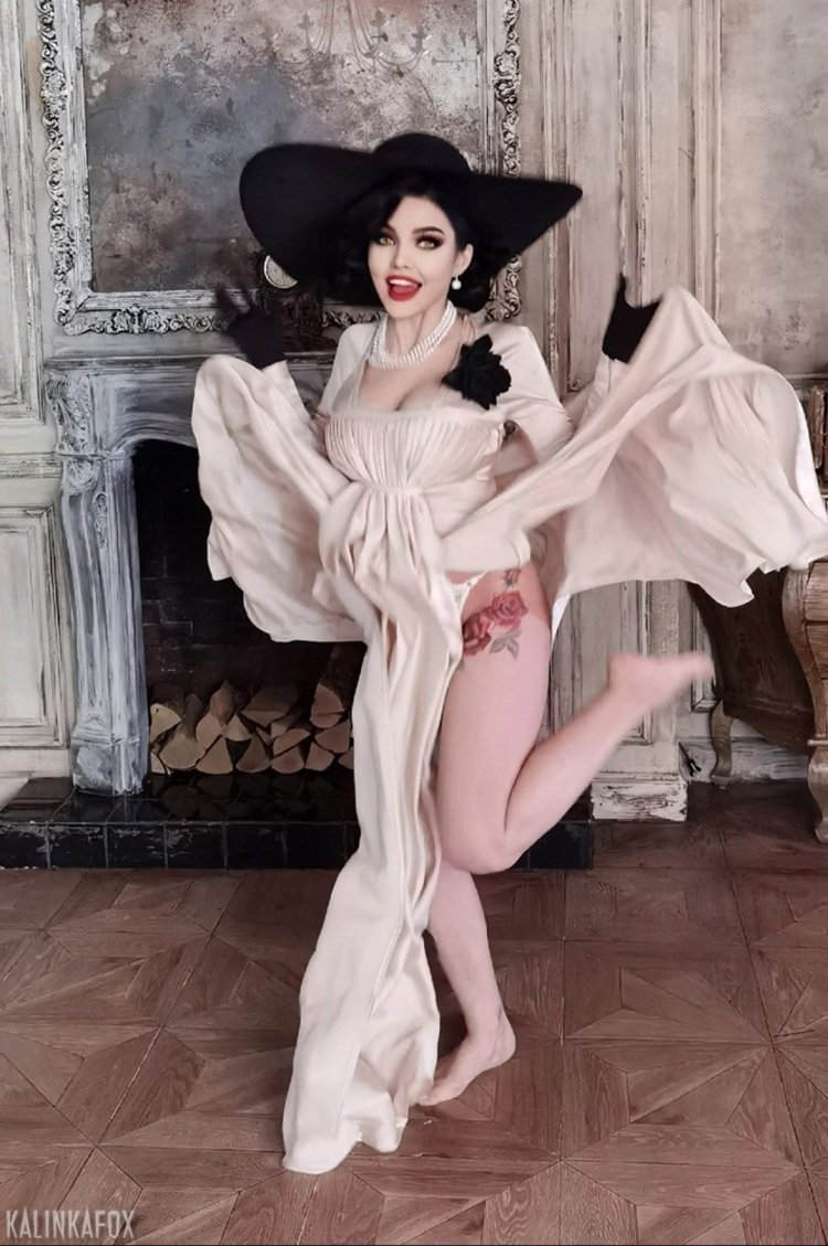 Kalinka Fox Dimitrescu