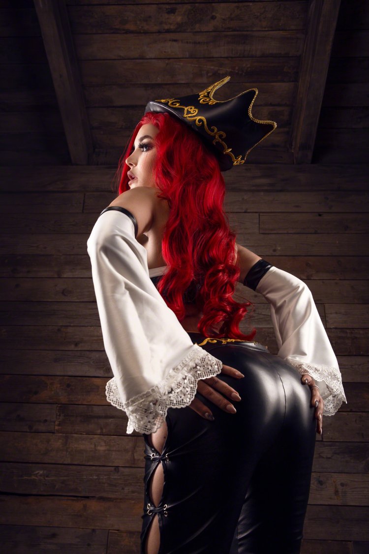 Kalinka Fox cosplay Miss Fortune