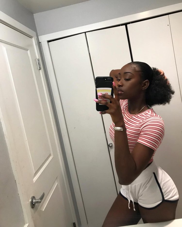 Mature ebony selfie