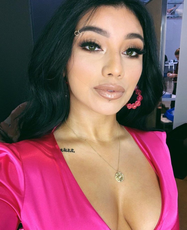 Kirstin Taylor Maldonado chest