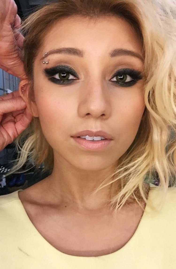 Kirstin Maldonado piercing