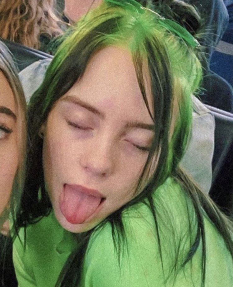 Billie eilish selfie