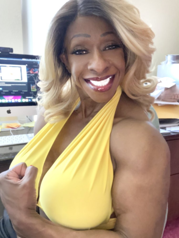 Gal Ferreira Yates bikini