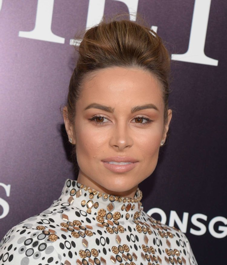 Henao, Sulai topless