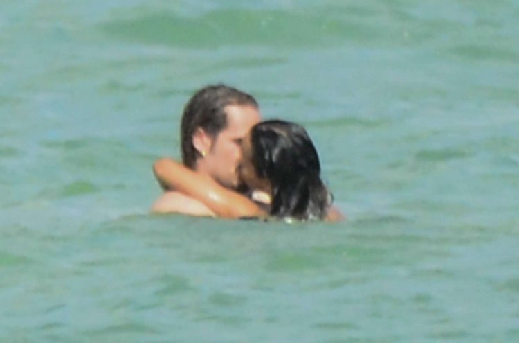 Zoe Saldana with her husband on the beach