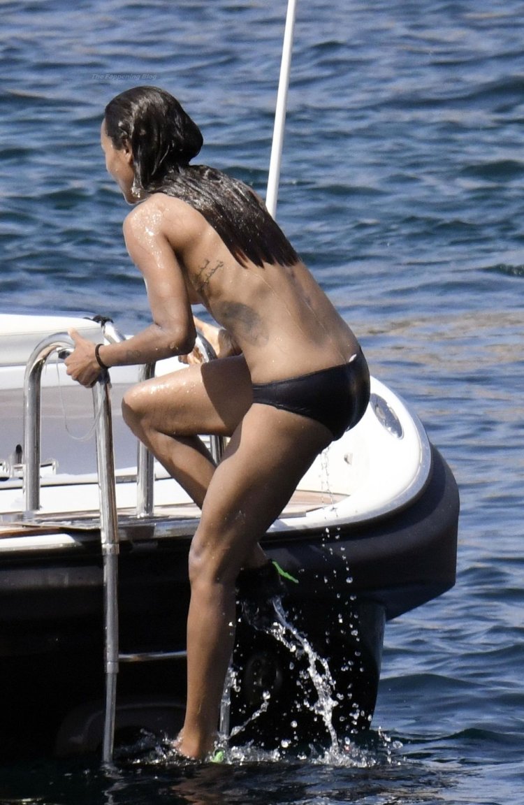Zoe Saldana photo nude