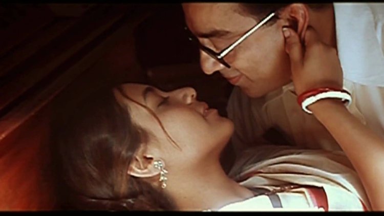 Rani Mukerji kiss