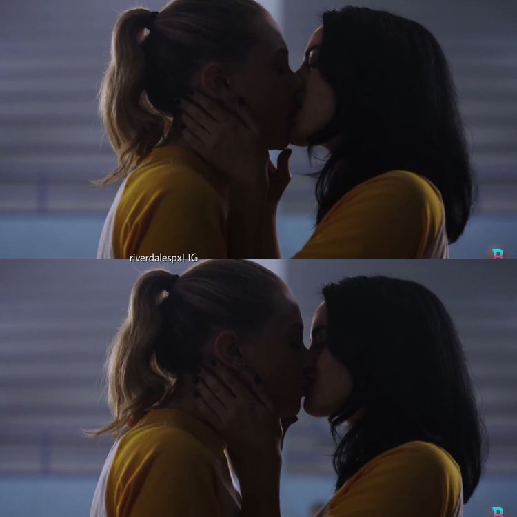 Camilla mendes riverdale kiss