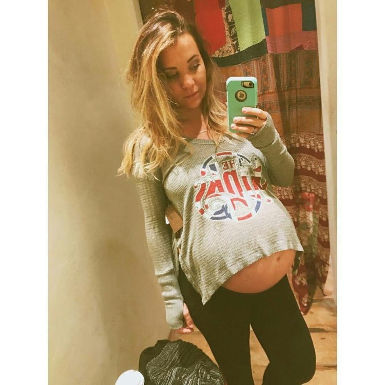 Instagram pregnant belly