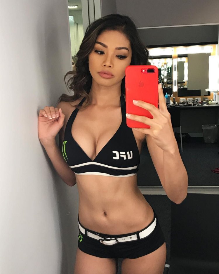 Octagon girl ufs bikini