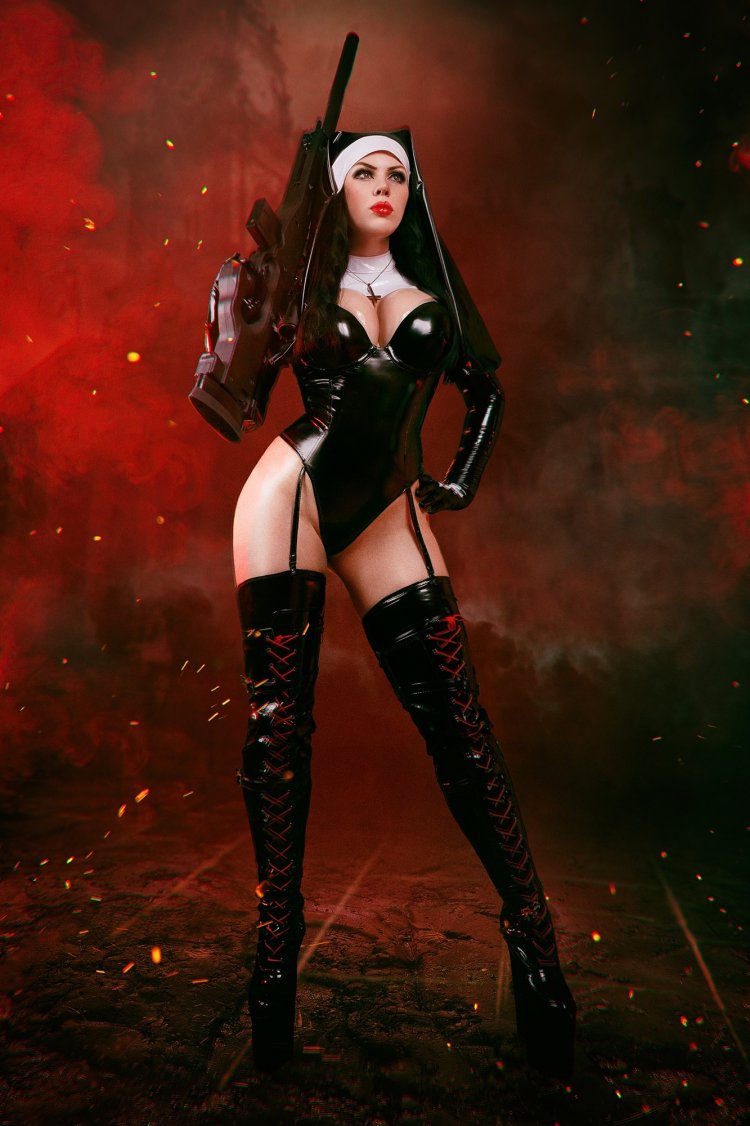 Alisa Arefieva cosplay nun