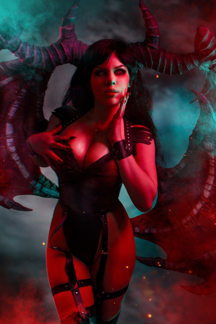 Cosplayer Alisa Arefieva succubus