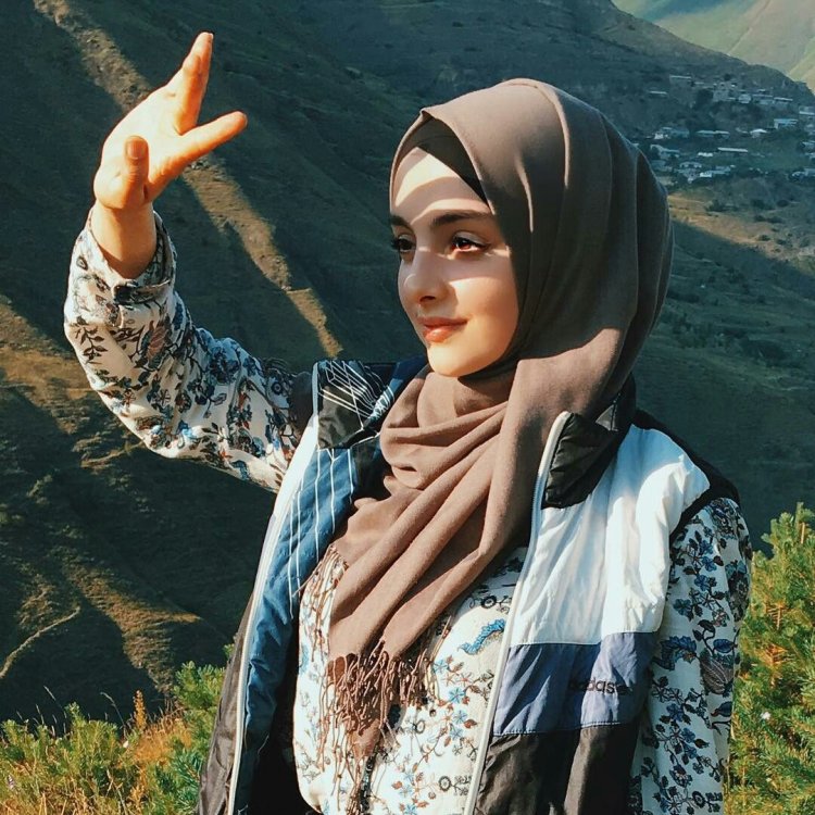 Makka Sagaipova without hijab